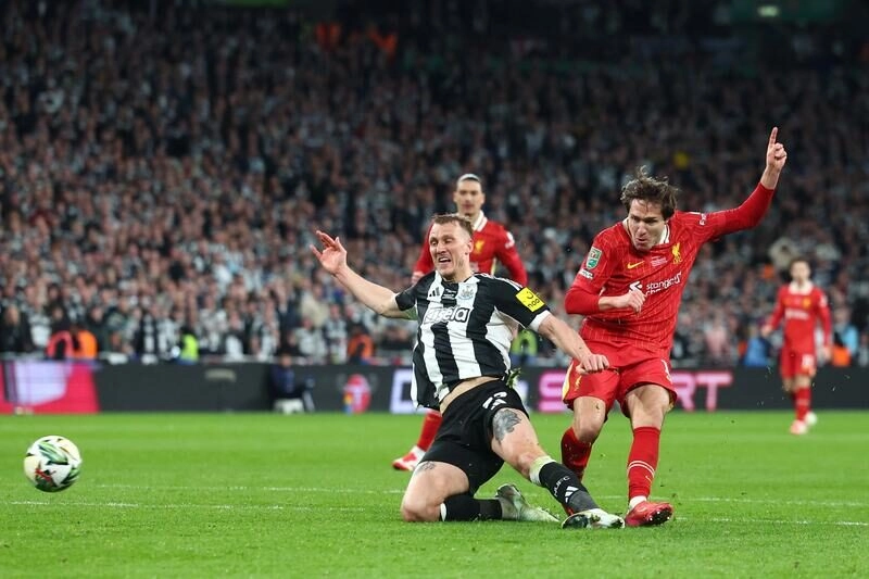 Liverpool vs Newcastle - Lữ Đoàn Đỏ trở lại